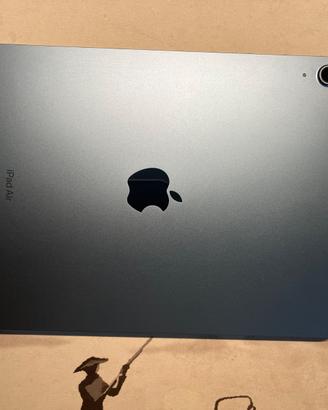 iPad Air 5 generazione + tastiera/cover + penna