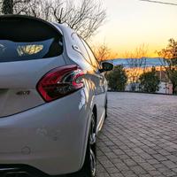 strepitosa  peugeout 208 gti youngtimer