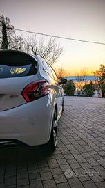 strepitosa  peugeout 208 gti youngtimer