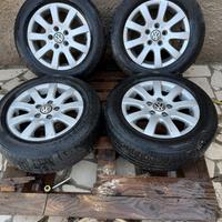 4 pneumatici con cerchi in lega 195/65 r15 golf 5