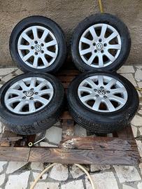 4 pneumatici con cerchi in lega 195/65 r15 golf 5