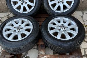 4 pneumatici con cerchi in lega 195/65 r15 golf 5
