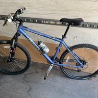Mountain bike kona 26''