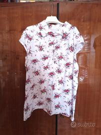 Polo/T-shirt in bianco con fiori