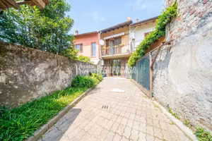 TERRATETTO CON GIARDINO E POSTI AUTO, Via Madonnin