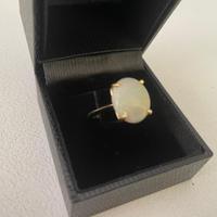 anello oro giallo con pietra opale