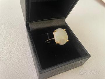 anello oro giallo con pietra opale