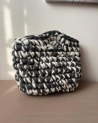 Borsa all’uncinetto bicolor bianco e grigio