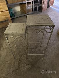 Coppia di Portavasi Alti in Metallo Bianco Shabby