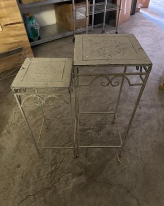 Coppia di Portavasi Alti in Metallo Bianco Shabby