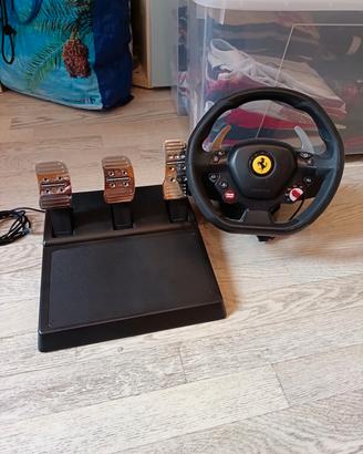 Volante Thrustmaster e Pedaliera a 3 pedali 