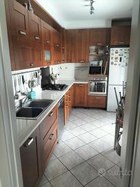 Cucina  accessoriata di elettrodomestici