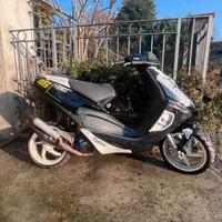Aprilia SR 50 Stealth completamente elaborato