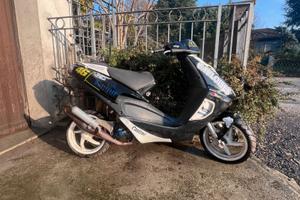 Aprilia SR 50 Stealth completamente elaborato