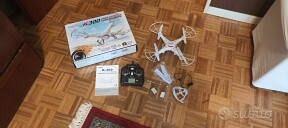 Drone giocattolo telecomandato con telecamera