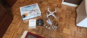 Drone giocattolo telecomandato con telecamera