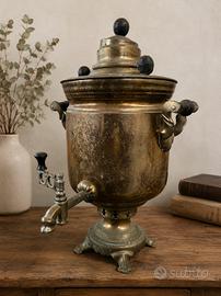 Samovar antico in ottone con rubinetto 