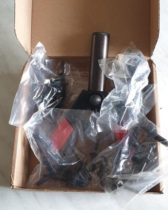 Rivettatrice per rivetti in plastica 