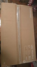 Samsung Monitor 32" 4K UHD S32A704 — praticamente