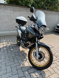 Moto Honda Transalp 700 del 2011.