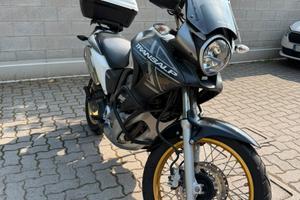 Moto Honda Transalp 700 del 2011.