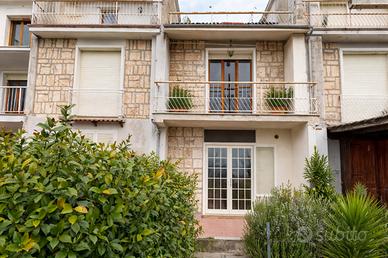 Villa a schiera Torre Cajetani [Cod. rif V5144VRG]