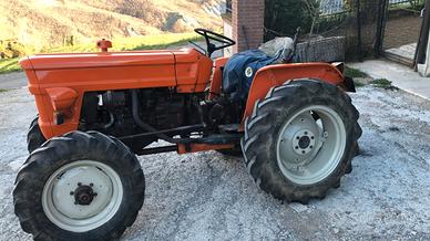 trattore agricolo Fiat 350