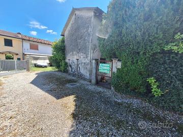 Casa friulana indipendente con giardino in centro