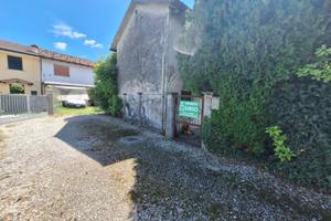 Casa friulana indipendente con giardino in centro