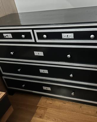 cassettiera grande di design nero e argento