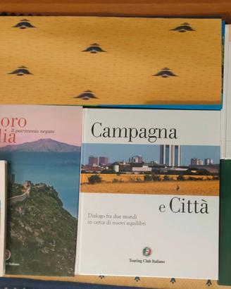Set di Libri Nuovi del TCI