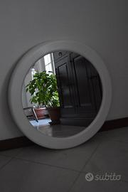 Specchiera da bagno di forma circolare