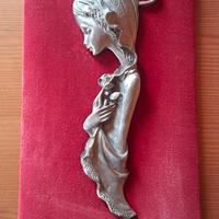 Madonna bassorilievo in peltro