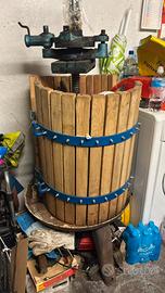 Attrezzatura vino incluso di barile in legno