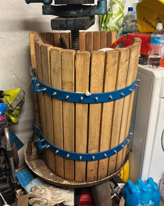Attrezzatura vino incluso di barile in legno