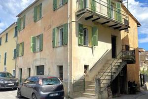 Rustico / Casale di 128 m² con più di 5 locali a B