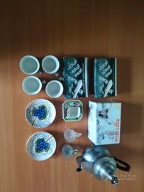 set di tazze e piattini vintage 