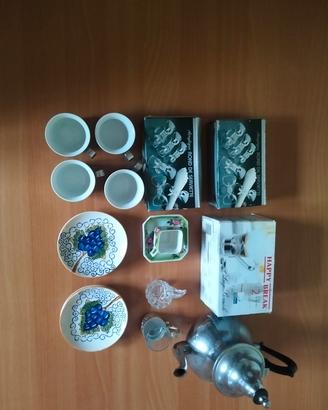 set di tazze e piattini vintage 