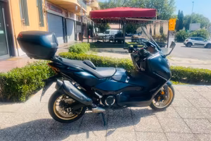 YAMAHA T-Max 560 TUTTO INCLUSO ANCHE PASSAGGIO!
