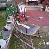 Vecchia sedia a dondolo uso arredo ma robusta