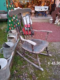 Vecchia sedia a dondolo uso arredo ma robusta