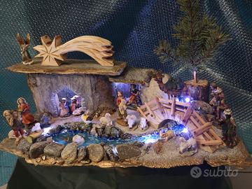 Presepe fatto a mano, su pietra naturale.