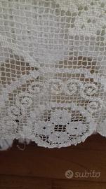 Antico copriletto matrimoniale ricamato a mano