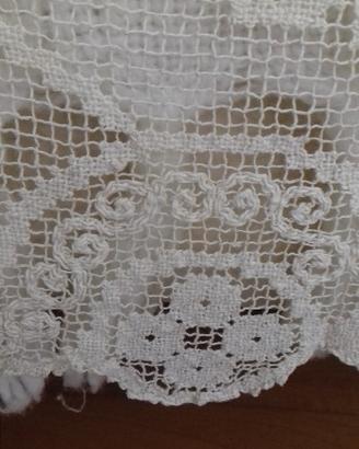 Antico copriletto matrimoniale ricamato a mano