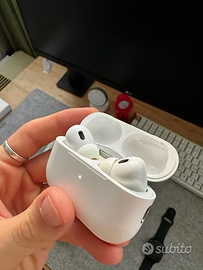 AirPods Pro 2 con scatola cavo e gommini