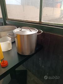 Pentole acciaio inox 22 cm e 40 cm con coperchio
