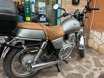 Suzuki Tux 250