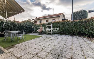 VILLA A SCHIERA DI TESTA