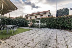 VILLA A SCHIERA DI TESTA