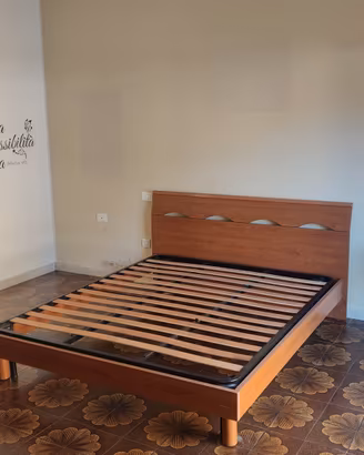 letto matrimoniale + scaffale + mobile TV